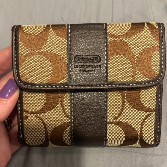 Coach vintage Signature c Brown and Cream Wallet - Picture 1 of 8